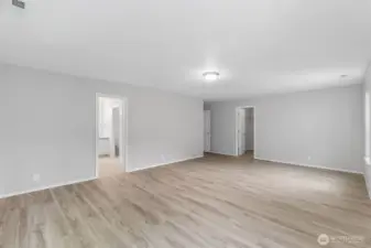Another angle of the primary shown empty.