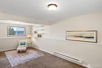 Bonus room with possible 4th bedroom/office
