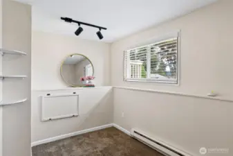 Office/Potential small bedroom