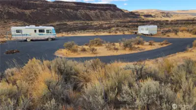 Amazing views!! RV & bonus sleeping trailer. Look at that VIEW!