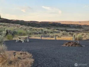 Picnic area, Firepit & Cornhole setup
