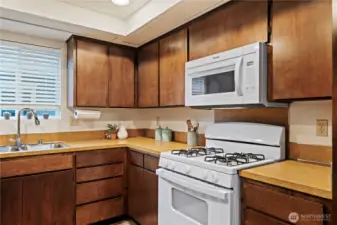 New cooktop/oven and microwave.