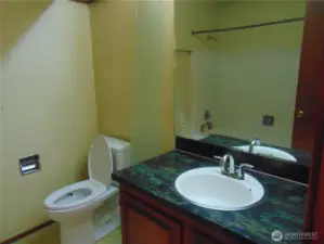 upstairs full Bathroom