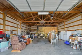 1440 SF shop with office!