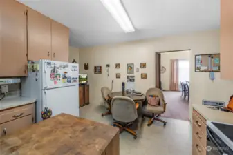 Eating area in kitchen too.