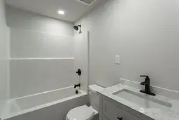 full bath near the 2 bedrooms