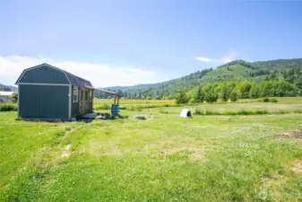 Small shed does not convey.