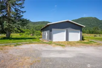 2-bay shop