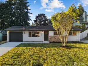 Welcome to your lovely one level Lynnwood home