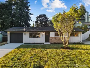 Welcome to your lovely one level Lynnwood home