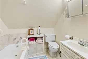 Upstairs 3/4 bath