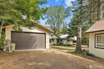 Detached garage/shop