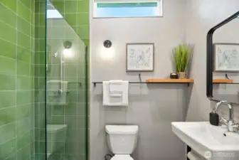 Studio 3/4 bathroom