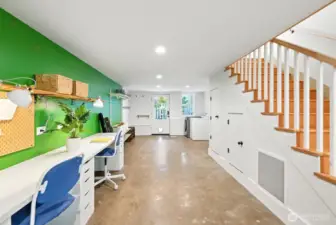 oversized mudroom and workspace plus laudry