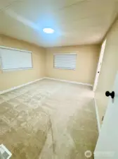 Master bedroom and the en suite bathroom (2) door