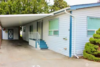 Different point of view but from the starboard side of the mobile home