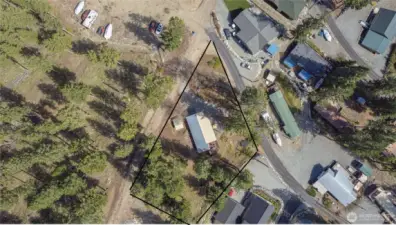 Lot lines outlined by agent- yacht club will verify exact property pins