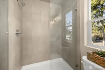 Photographs are for illustrative purposes only. Features, finishes, interior/exterior colors, landscaping and floorplan shown may vary from actual homes built.