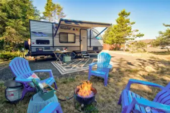 A hidden gem—this cleared lot offers the best of camping and comfort. Power, water, and sewer connections ready to go, plus gravel driveway and privacy from fencing and surrounding trees.