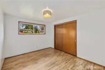 Great sized guest room or office