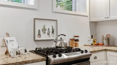 Window above the stove allow light to carry through the kitchen