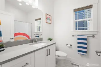 Fresh hall /guest bath