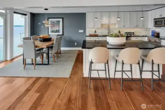 ~eating bar and formal dining area