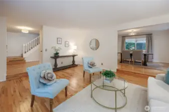 Livingroom with entry to the right, dining room ahead.