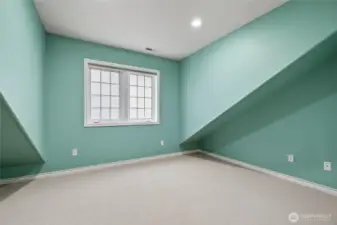 Primary suite private office/flex space
