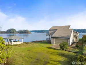 112 feet of no-bank waterfront with tideland rights on 1.88 acres. Rare, flexible, and ready for vision—this is a Puget Sound opportunity you don’t wait on.