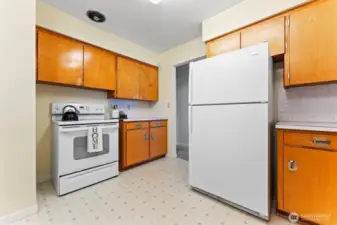 open kitchen- all appliances stay