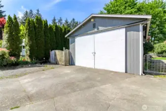 Garage/Shop 10 ft 11 inch Garage/Shop Doors