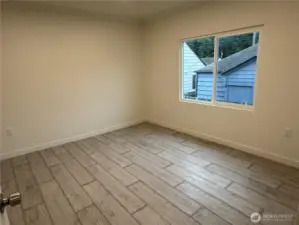 Middle bedroom