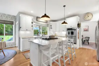 Chef's Kiss Kitchen!