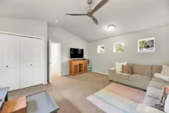 Upstairs 4th Large Bedroom/Bonus Room