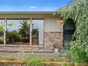 Picturesque large front room window!