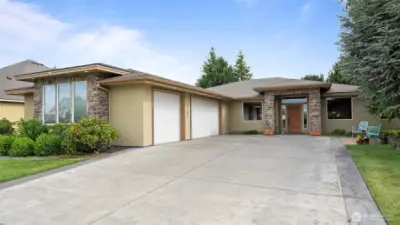 Front of home (3+ garage)