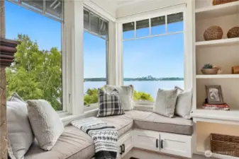 Snuggle up and dive deep into your novel while enjoying the view.