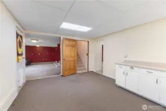 Lower lever [1st floor] has walk out access also