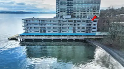 Top Floor Corner unit with Lake views!