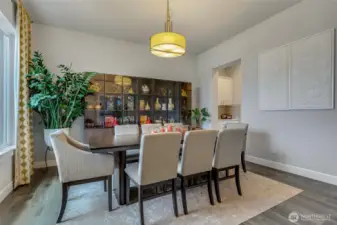 Formal dining room adjacent to butler pantry