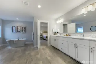 Five-piece private bath of the primary bedroom