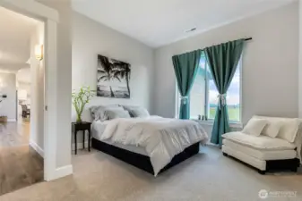 Guest bedroom with private en suite bath on the main level