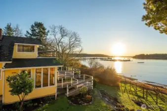 This historic farm cottage on offers a panoramic west-facing view of Lopez Island’s Fisherman Bay, stretching from the Olympics to Upright Channel and the islands beyond, on 135 ft of low bank waterfront