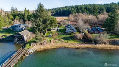 Launch your kayaks and paddle boards from your back yard: 135 feet of waterfront on Lopez Island's Fisherman Bay. Fire pit, picnic area, fenced garden, and more to enjoy
