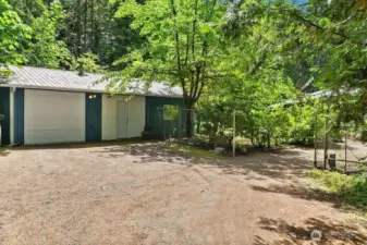 DETACHED GARAGE WITH BONUS AREA!  PEERFECT GAME ROOM!