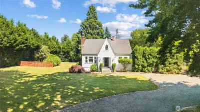 1935 farmhouse with expansive yard and driveway