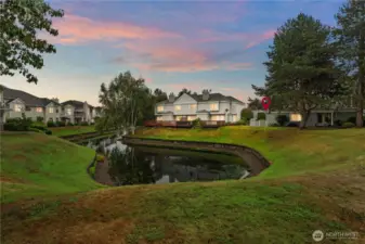 Nestled into the Lakes in Kent, this lovely townhome is sure to please