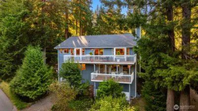 10 Bogey Ln features two decks, both with views of the lake and surrounding mountains.