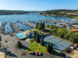 Welcome to Newport Shores and the Newport Yacht Club!